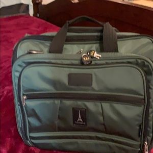 TravelPro Crew5 horizontal rolling overnighter